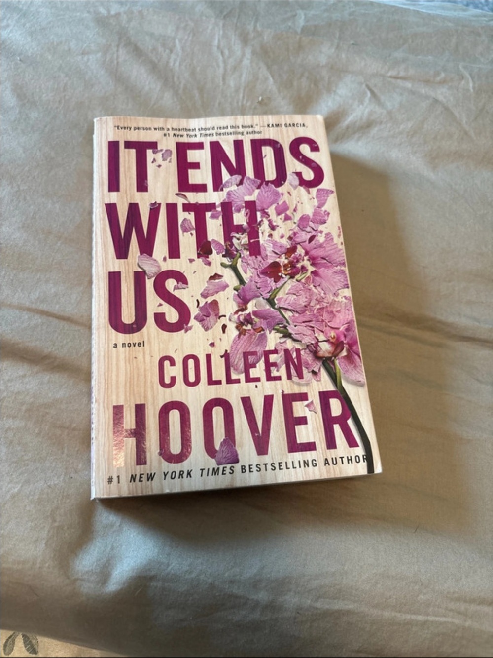 'It Ends With Us' 📚 by Colleen Hoover